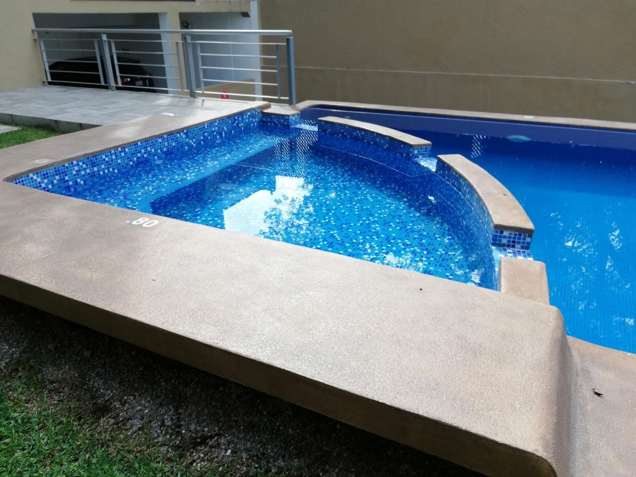 {"esp":"Jacuzzi","ing":""}