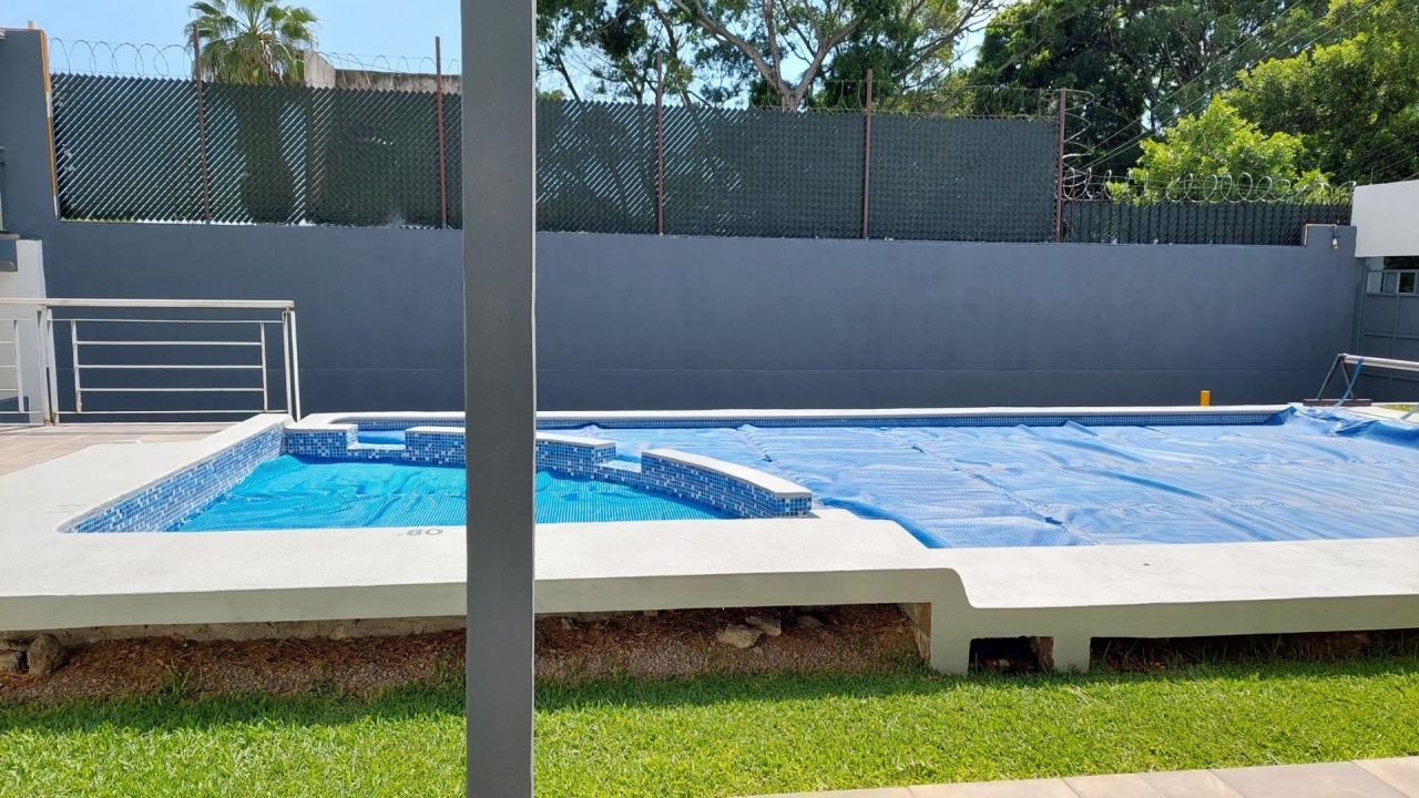 {"esp":"\u00c1rea Com\u00fan, Jacuzzi","ing":""}